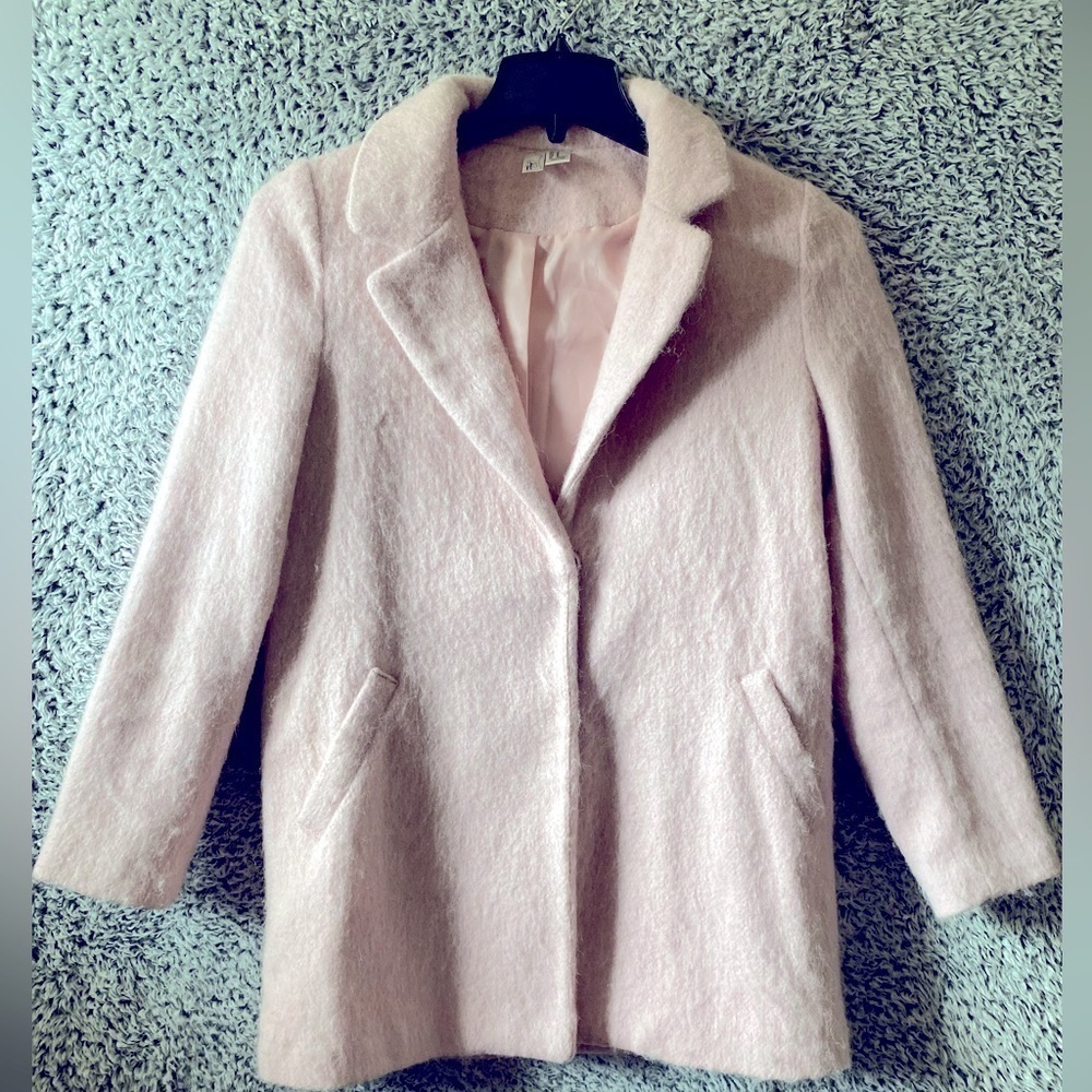 Light Pink women’s Coat Size Medium In Excellent Used Condition